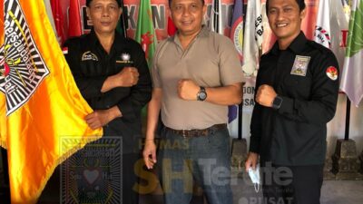 Perwapus PSHT Provinsi Bali Serahkan Bendera Pataka di Kantor Bakespangpol Bali