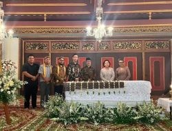 Sri Susuhunan Pakubuwono XIII Wafat, Kangmas R. Moerdjoko HW Melayat ke Keraton Surakarta, Wujud Rasa Duka dan Hormat yang Mendalam