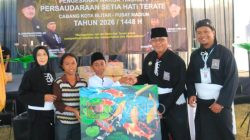 Karya Istimewa Siswa SLBN 4 Kota Blitar Menjadi Cinderamata untuk SH Terate Cabang Kota Blitar – Pusat Madiun