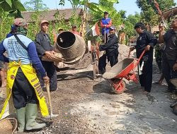 PSHT Bersama TNI Perkuat Semangat Gotong Royong, Sukseskan Pengecoran Jembatan TMMD Ke-129 di Bulu Lor